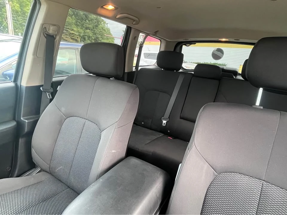 2008 Mitsubishi Endeavor - Image 7 of 9