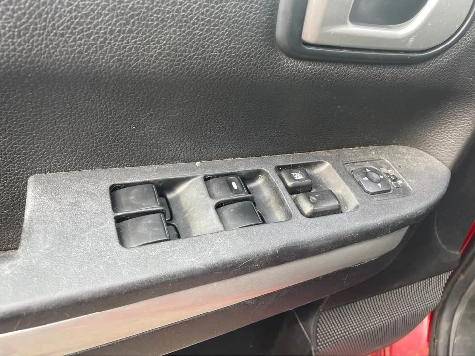 2008 Mitsubishi Endeavor - Image 8 of 11