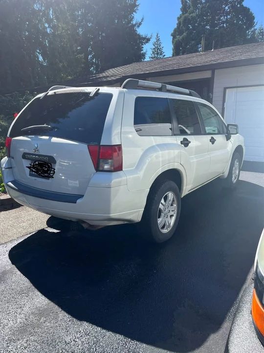 2008 Mitsubishi Endeavor - Image 2 of 4