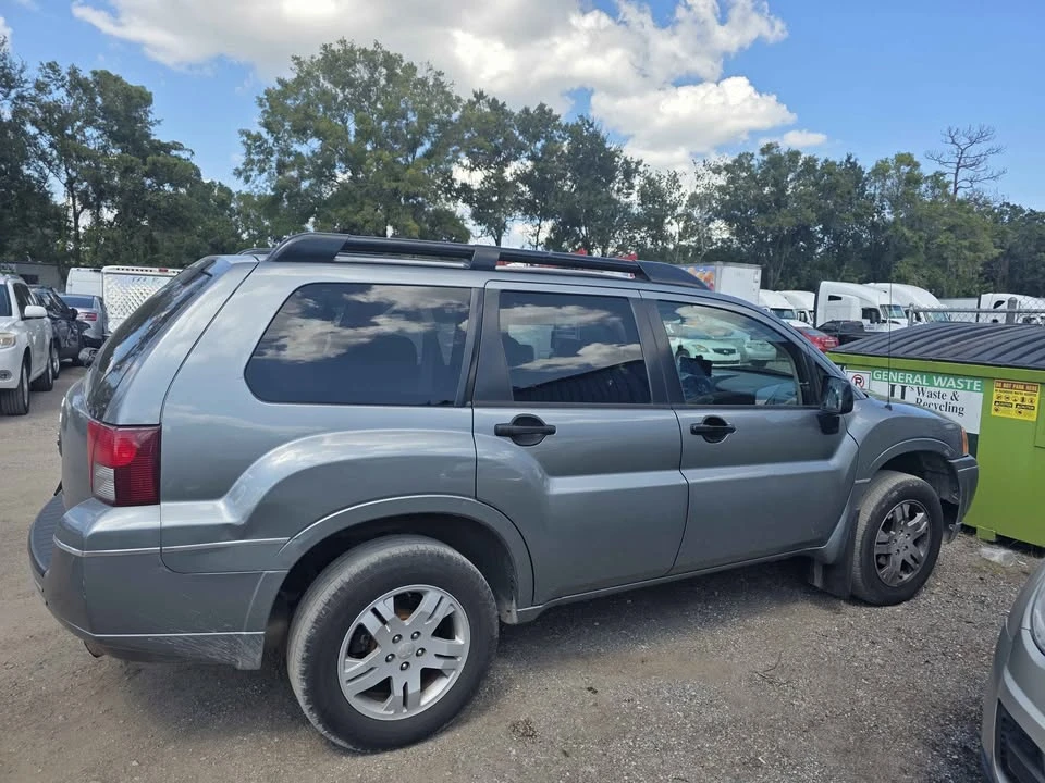 2008 Mitsubishi Endeavor - Image 2 of 8