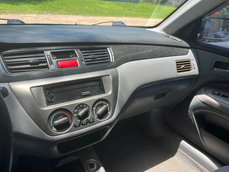 2008 Mitsubishi Lancer - Image 10 of 11