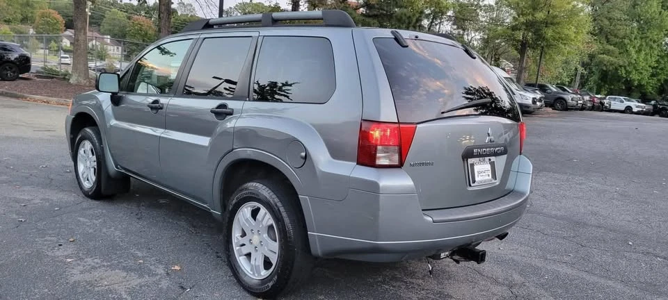 2008 Mitsubishi Endeavor - Image 2 of 6