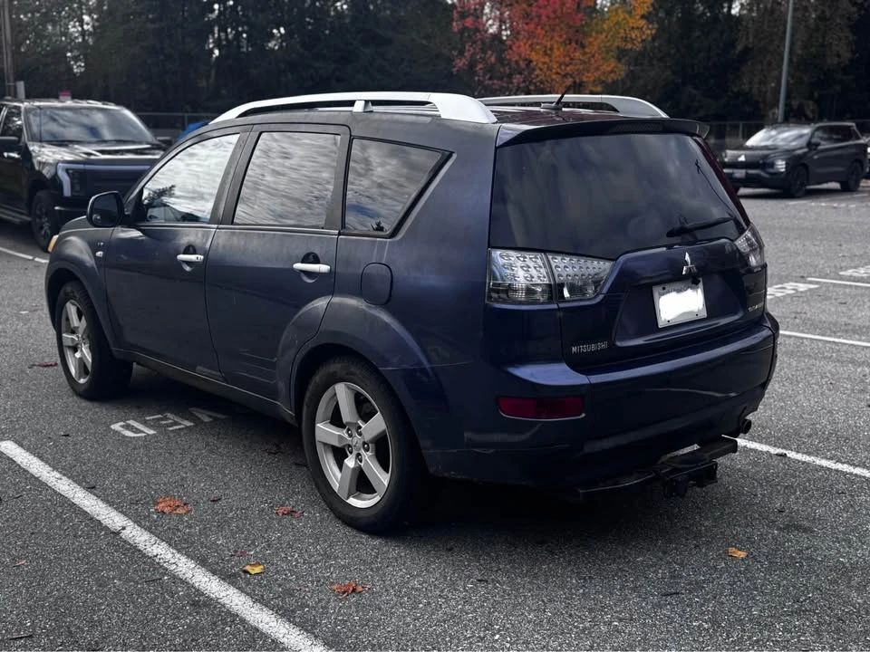 2008 Mitsubishi Outlander - Image 2 of 12