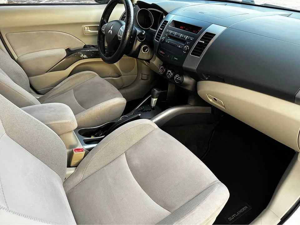 2008 Mitsubishi Outlander - Image 10 of 16