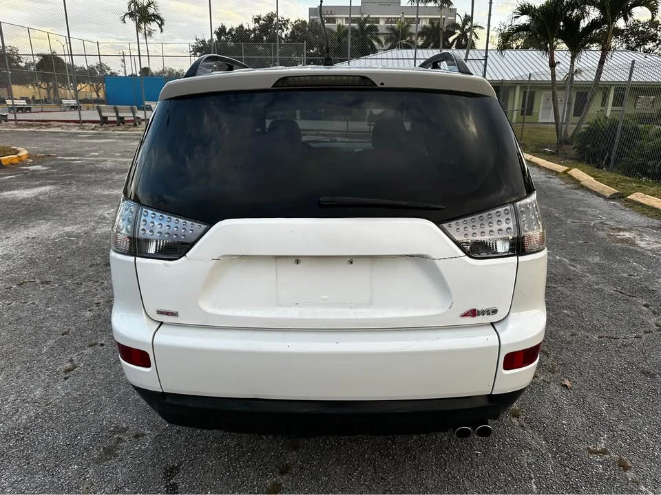 2008 Mitsubishi Outlander - Image 5 of 16