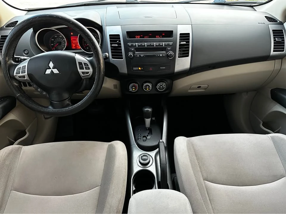 2008 Mitsubishi Outlander - Image 12 of 16