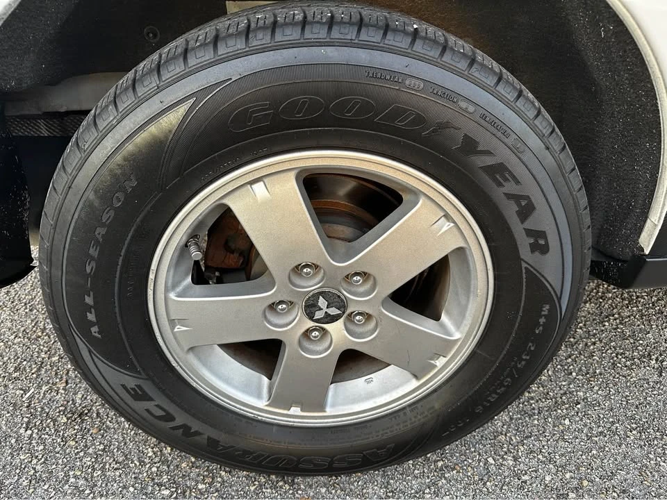 2008 Mitsubishi Outlander - Image 15 of 16