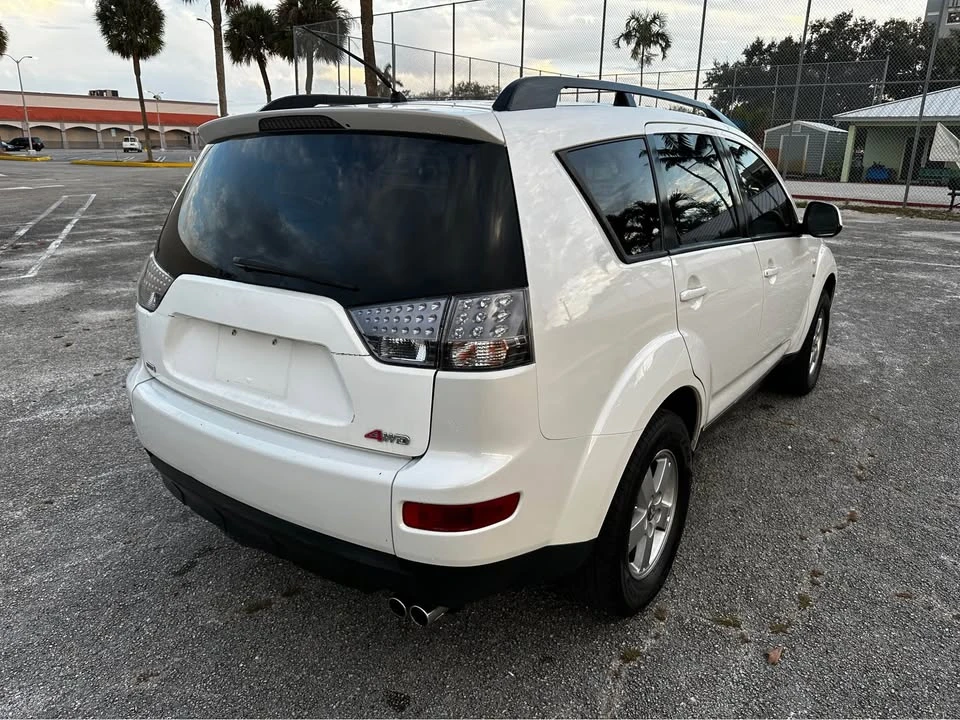 2008 Mitsubishi Outlander - Image 4 of 16