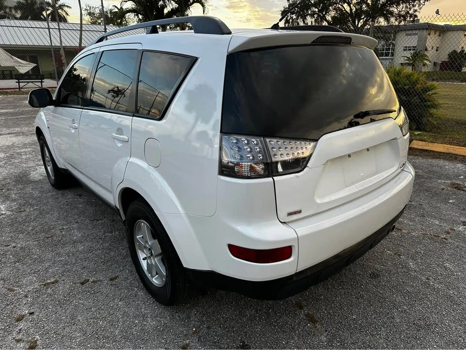 2008 Mitsubishi Outlander - Image 6 of 16