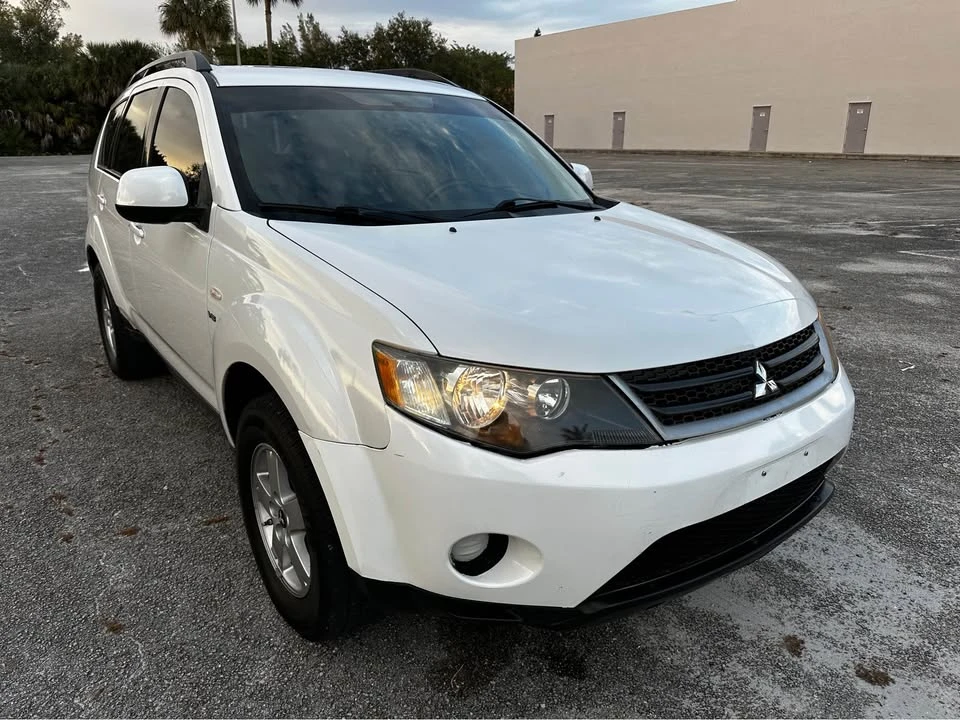 2008 Mitsubishi Outlander - Image 3 of 16