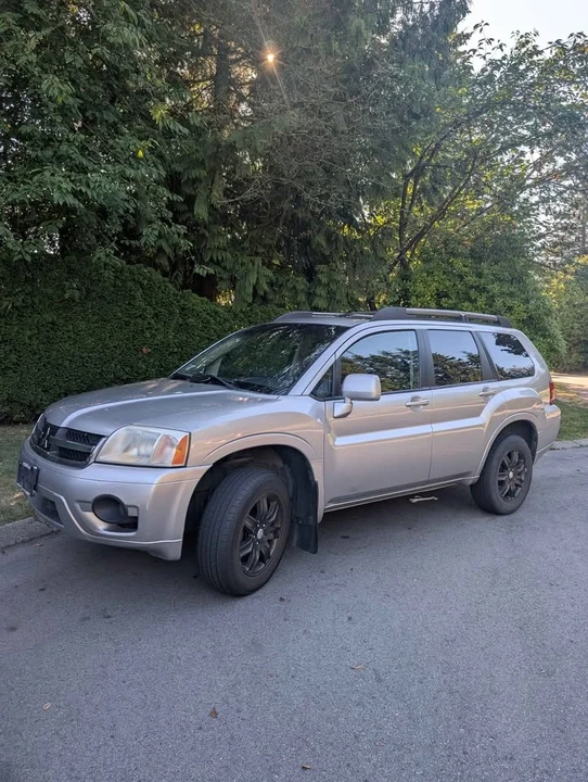 2008 Mitsubishi Endeavor - Image 2 of 5