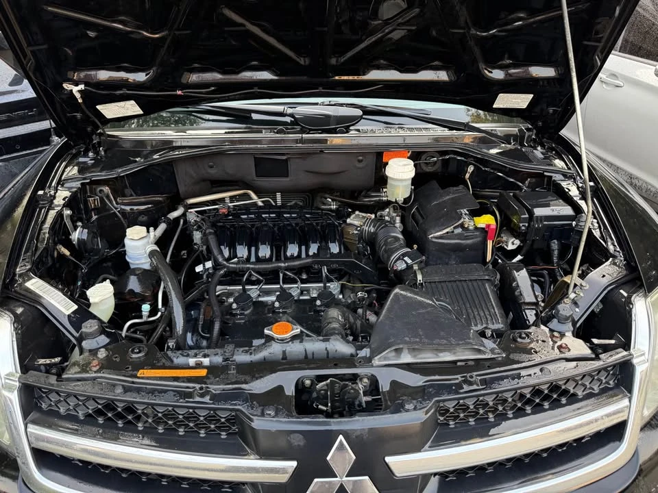 2008 Mitsubishi Endeavor - Image 7 of 9