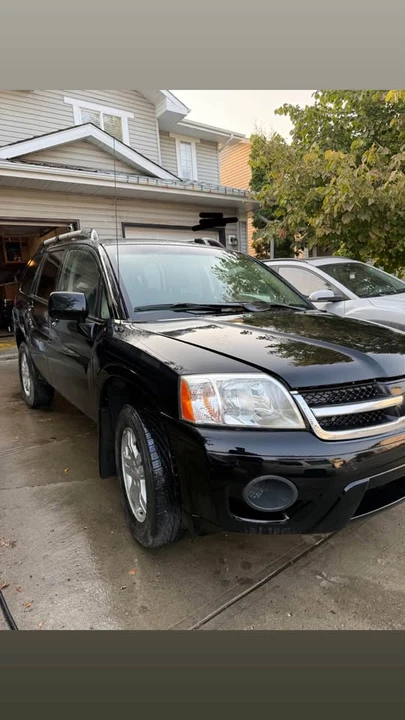 2008 Mitsubishi Endeavor - Image 2 of 9