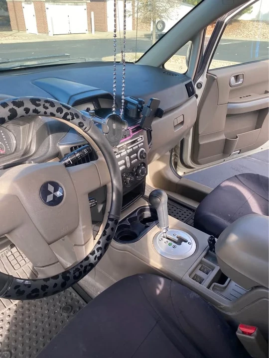 2008 Mitsubishi Endeavor - Image 11 of 11