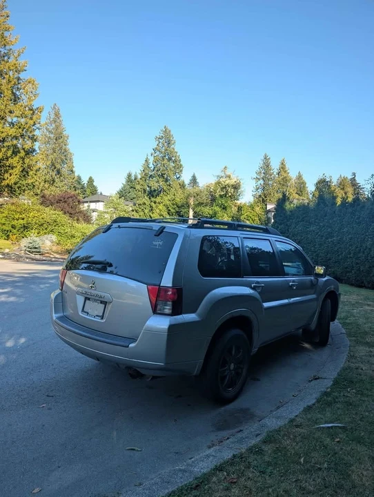 2008 Mitsubishi Endeavor - Image 3 of 5