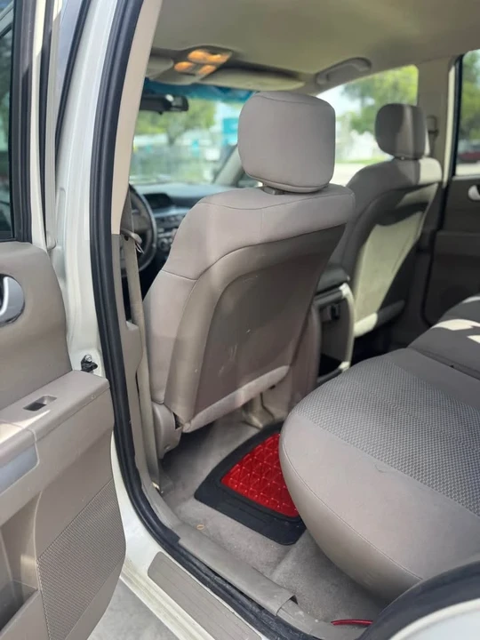 2008 Mitsubishi Endeavor - Image 11 of 15