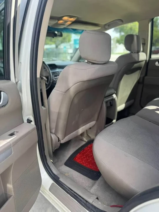 2008 Mitsubishi Endeavor - Image 17 of 19