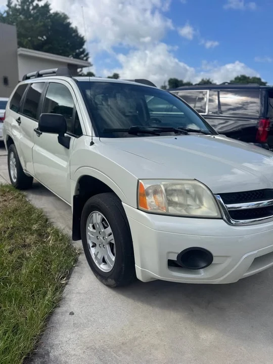 2008 Mitsubishi Endeavor - Image 4 of 15