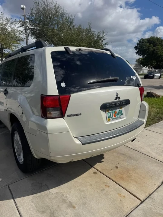 2008 Mitsubishi Endeavor - Image 6 of 15