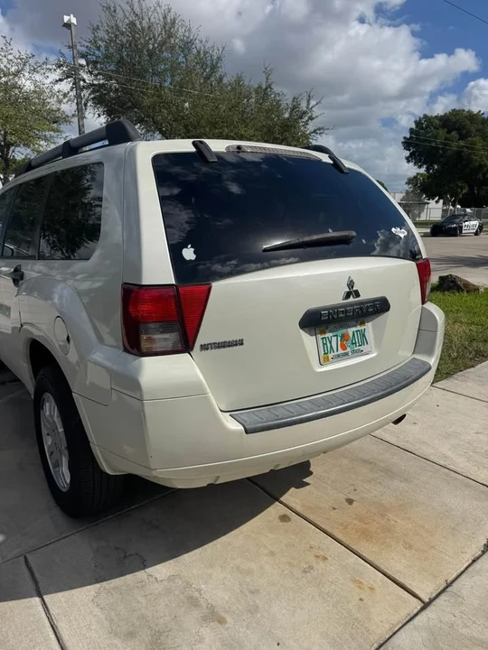 2008 Mitsubishi Endeavor - Image 3 of 19