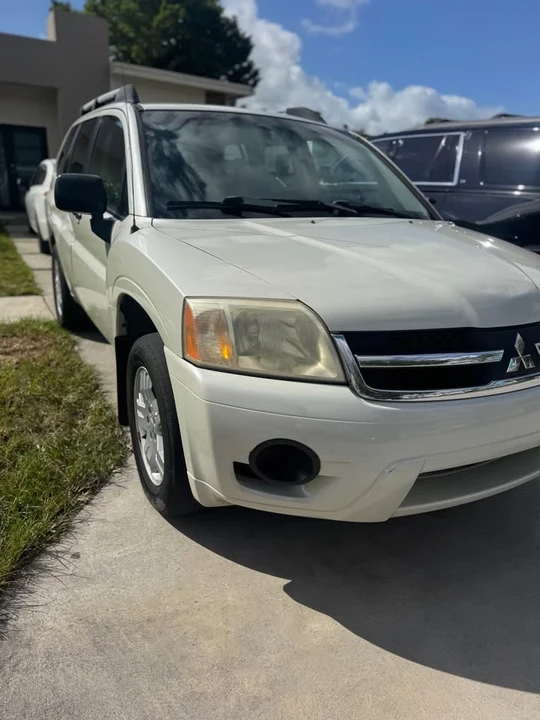 2008 Mitsubishi Endeavor - Image 3 of 15