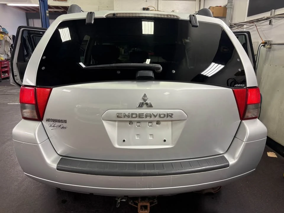 2008 Mitsubishi Endeavor - Image 2 of 10