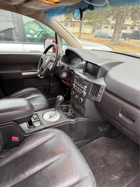 2008 Mitsubishi Endeavor - Image 4 of 7