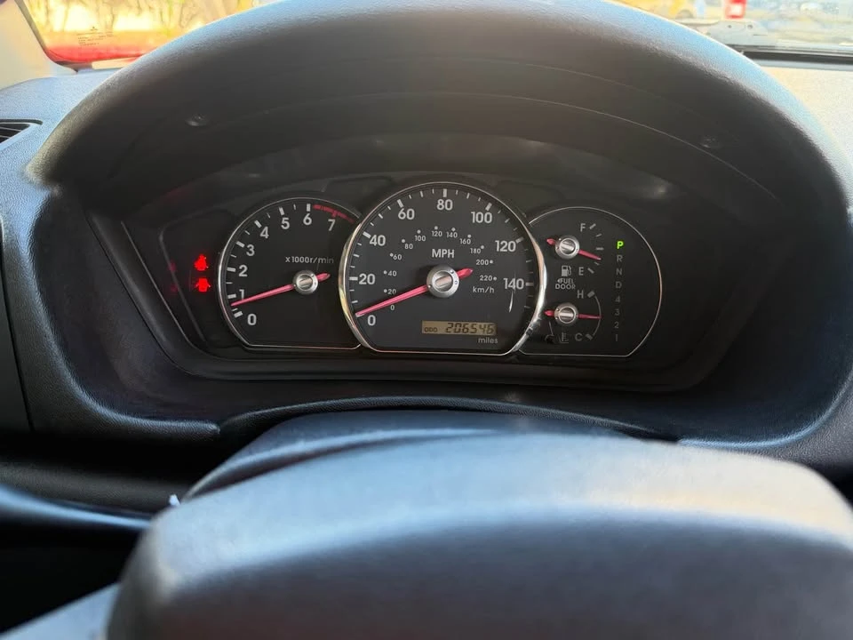 2008 Mitsubishi Endeavor - Image 8 of 12