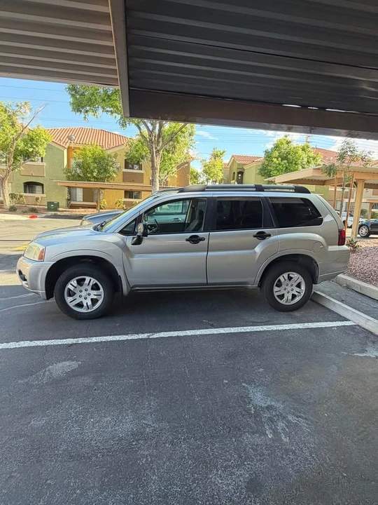 2008 Mitsubishi Endeavor - Image 2 of 12