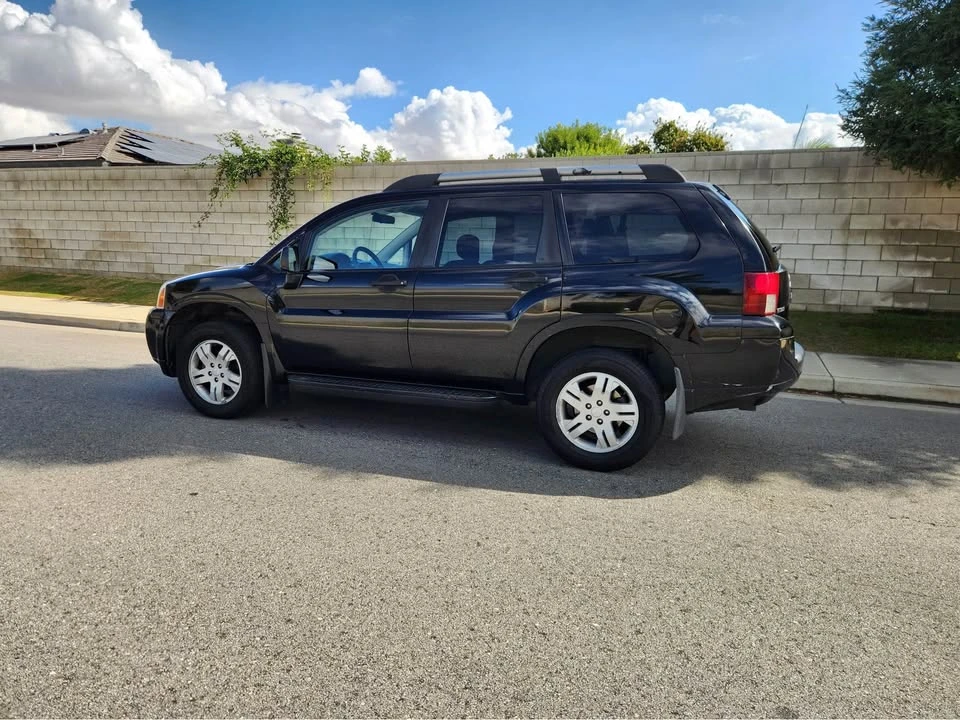 2008 Mitsubishi Endeavor - Image 2 of 8