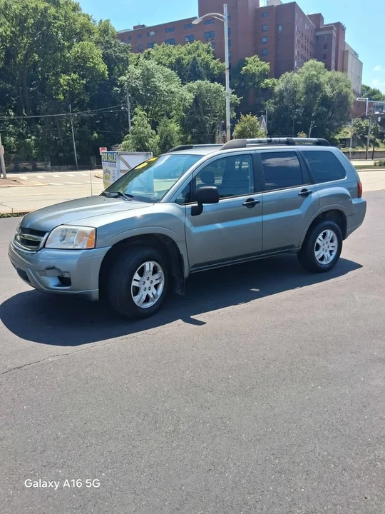2008 Mitsubishi Endeavor - Image 2 of 20