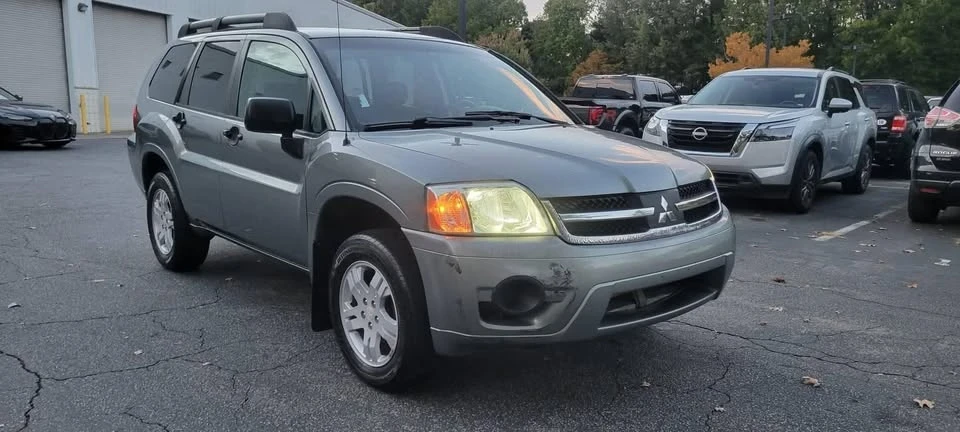 2008 Mitsubishi Endeavor - Image 4 of 6