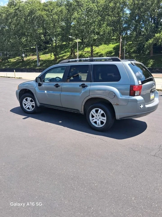 2008 Mitsubishi Endeavor - Image 9 of 20