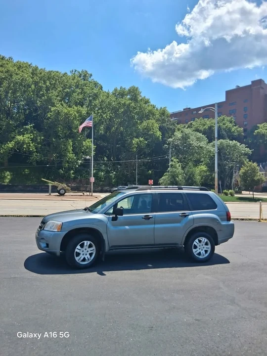2008 Mitsubishi Endeavor - Image 5 of 19