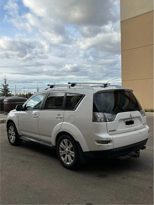 2008 Mitsubishi Outlander - Image 4 of 8