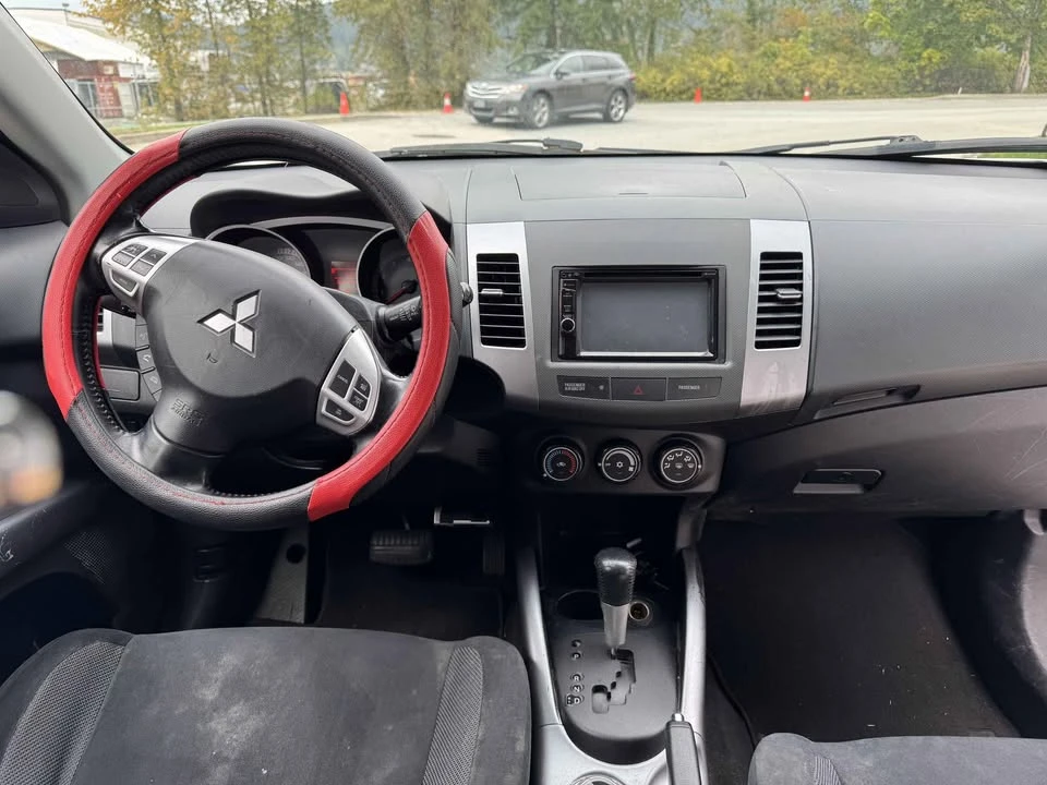 2008 Mitsubishi Outlander - Image 6 of 10