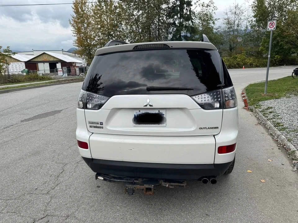 2008 Mitsubishi Outlander - Image 2 of 10