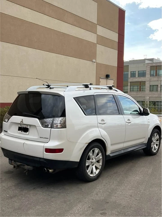 2008 Mitsubishi Outlander - Image 3 of 8