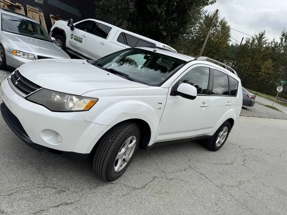 2008 Mitsubishi Outlander - Image 3 of 10