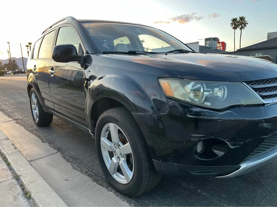 2008 Mitsubishi Outlander - Image 2 of 15