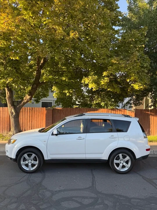 2008 Mitsubishi Outlander - Image 8 of 12