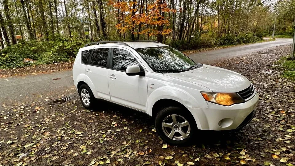 2008 Mitsubishi Outlander - Image 10 of 10
