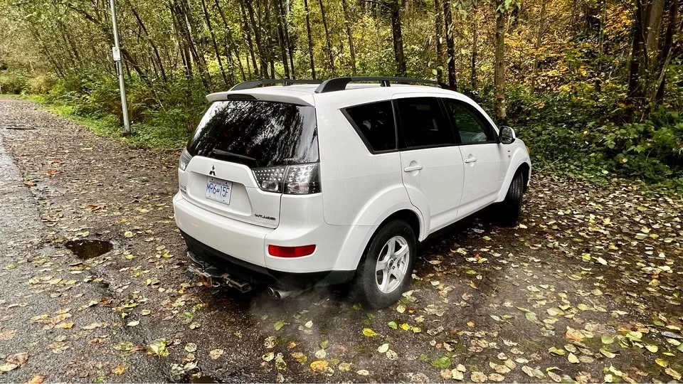 2008 Mitsubishi Outlander - Image 2 of 10