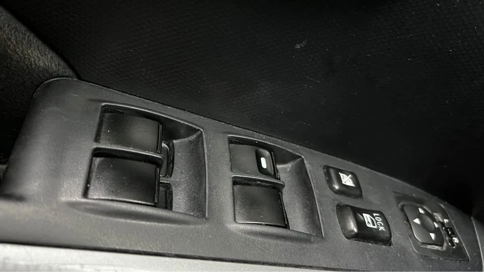 2008 Mitsubishi Outlander - Image 6 of 10