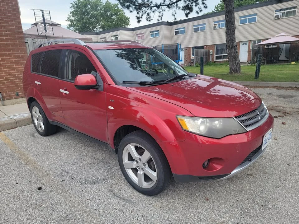 2008 Mitsubishi Outlander - Image 2 of 8