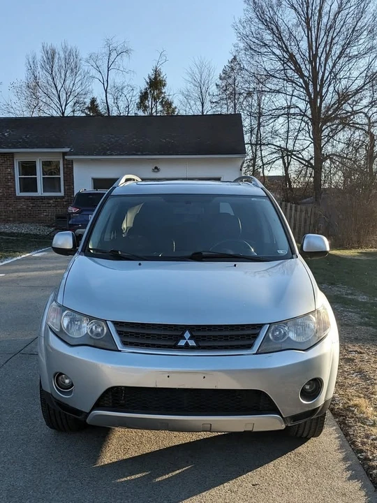 2008 Mitsubishi Outlander - Image 2 of 9