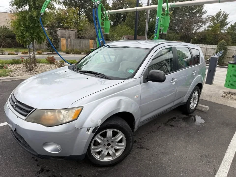 2008 Mitsubishi Outlander - Image 7 of 8