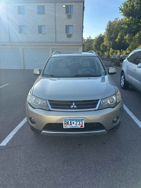 2008 Mitsubishi Outlander - Image 2 of 5