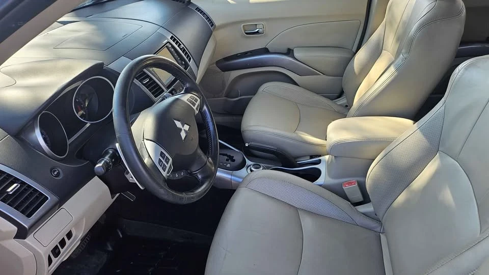 2008 Mitsubishi Outlander - Image 8 of 20
