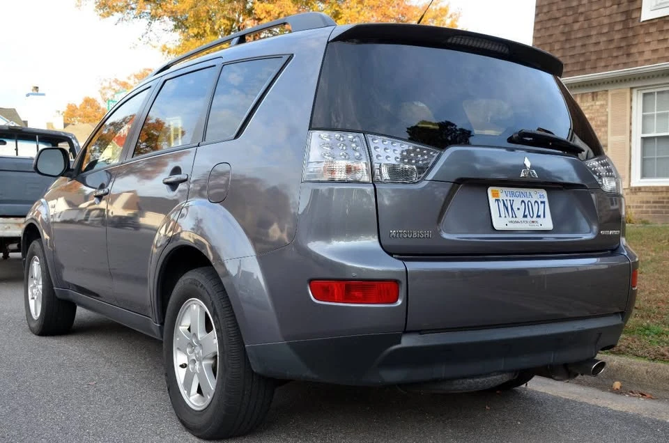 2008 Mitsubishi Outlander - Image 5 of 16
